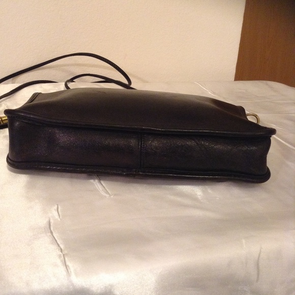 ❌❌SOLD SOLD❌❌Black Vintage Coach Crossbody - Picture 8 of 8